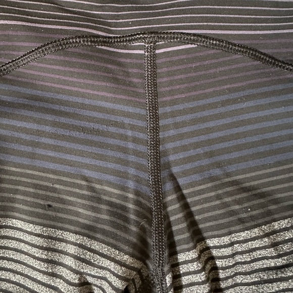 Lululemon Om stripe speed tight - size 4 - Picture 6 of 7
